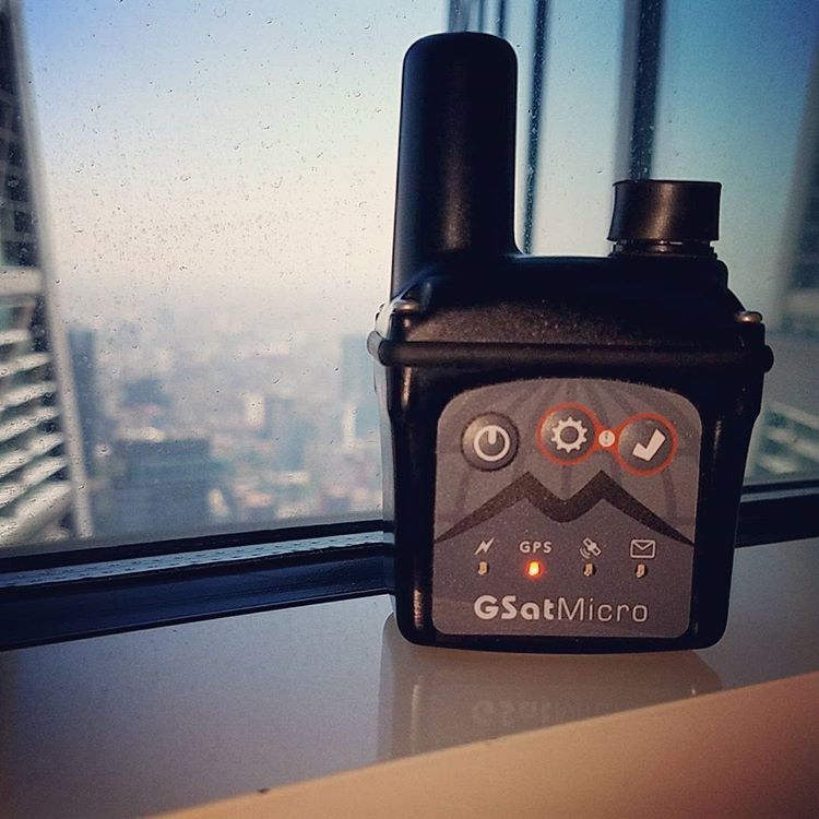 GSatMicro - Tracking in hotel window